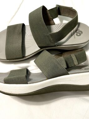 Clarks Olive Cloudsteppers Arla Jacory Strappy Sandals • Sz 9